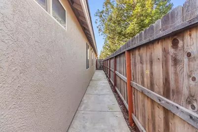 8203 Gardenside Court, Sacramento, CA 95829 - Photo 36