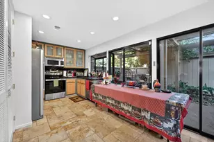 1055 Commons Dr, Sacramento, CA 95825 - Photo 12