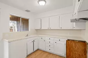 3725 N Fruit Ave, Fresno, CA 93705 - Photo 12