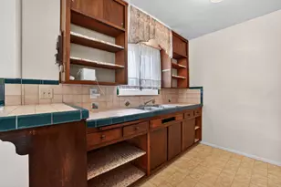 2113 Yorkshire Rd, Sacramento, CA 95815 - Photo 12