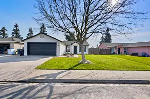 12216 Quicksilver St, Waterford, CA 95386 - Photo 2