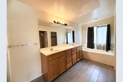 2036 Picasso Way, Stockton, CA 95206 - Photo 32