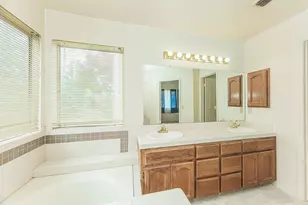 9659 N Shenandoah Ln, Fresno, CA 93720 - Photo 26