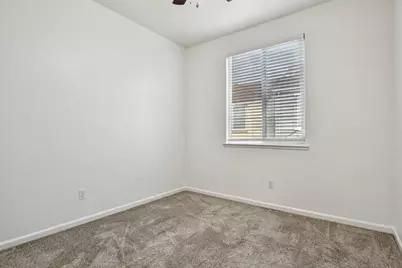 939 Dixieanne Avenue, Sacramento, CA 95815 - Photo 16