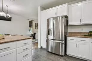 939 Dixieanne Ave, Sacramento, CA 95815 - Photo 12