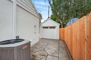 2121 Royal Oaks Dr, Sacramento, CA 95815 - Photo 32