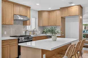 2121 Royal Oaks Dr, Sacramento, CA 95815 - Photo 12