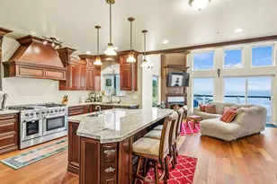 266 Dolphin Dr, Whitethorn, CA 95589 - Photo 10