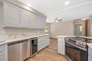 98 Las Positas Cir, Sacramento, CA 95831 - Photo 4
