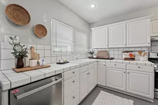 1041 Santa Barbara Ct, Sacramento, CA 95816 - Photo 12