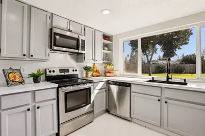 14 Flaum Court, Sacramento, CA 95823 - Photo 18