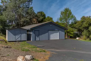 8999 Poverty Gulch Ct, Mokelumne Hill, CA 95245 - Photo 4