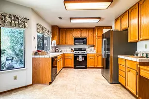8469 Hollow Oaks Ct, Sacramento, CA 95828 - Photo 34