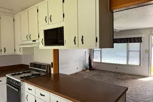 187 Bay Dr, Sacramento, CA 95815 - Photo 10