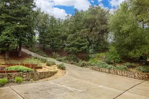 17220 Holiday Dr, Morgan Hill, CA 95037 - Photo 14