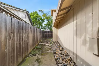 7717 Valley Wood Drive, Sacramento, CA 95828 - Photo 36