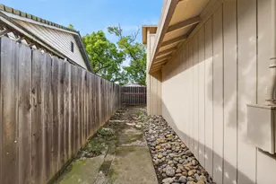 7717 Valley Wood Dr, Sacramento, CA 95828 - Photo 36