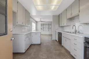 1432 N Locust St, Visalia, CA 93291 - Photo 12