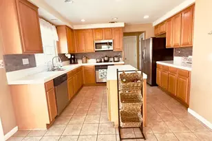 323 Autumn Rain Dr, Lathrop, CA 95330 - Photo 10