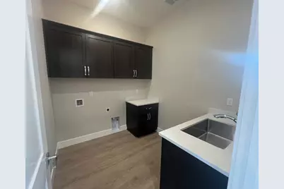 9013 Elliott Springs Drive, Elk Grove, CA 95624 - Photo 8