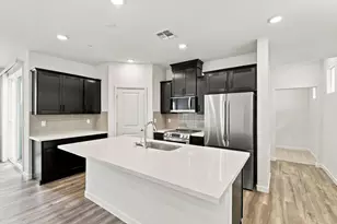 1013 Vanderbilt Ter, Davis, CA 95618 - Photo 2