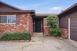 2718 Warwick Ln, Modesto, CA 95350 - Photo 4