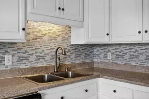 4355 Evelyn Dr, Olivehurst, CA 95961 - Photo 8