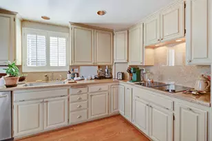 907 Commons Dr, Sacramento, CA 95825 - Photo 18