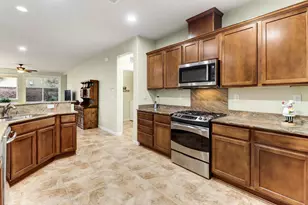 9882 Sheffield Way, Elk Grove, CA 95757 - Photo 10