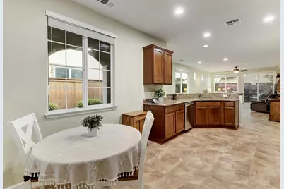 9882 Sheffield Way, Elk Grove, CA 95757 - Photo 12