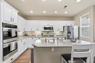 18 Holden Ct, Sacramento, CA 95835 - Photo 14