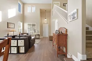 18 Holden Ct, Sacramento, CA 95835 - Photo 4