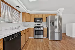 402 Rosewood Ct, Roseville, CA 95747 - Photo 8