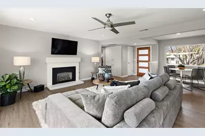 6407 Oakridge Way, Sacramento, CA 95831 - Photo 14