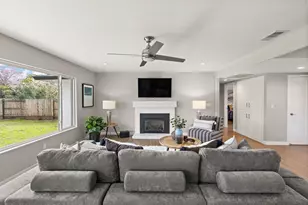 6407 Oakridge Way, Sacramento, CA 95831 - Photo 12