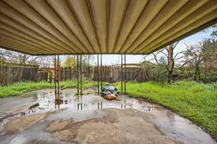 7229 Lawnwood Dr, Sacramento, CA 95828 - Photo 20