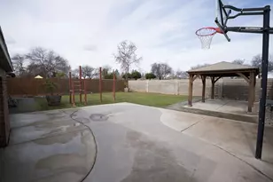 1576 E Warner, Fresno, CA 93710 - Photo 8