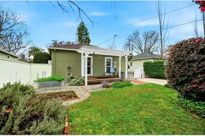 1058 Perkins Way, Sacramento, CA 95818 - Photo 26