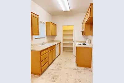 747 Windsor Court, Los Banos, CA 93635 - Photo 4