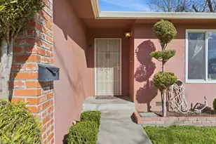 3432 Colonial Dr, Modesto, CA 95350 - Photo 4