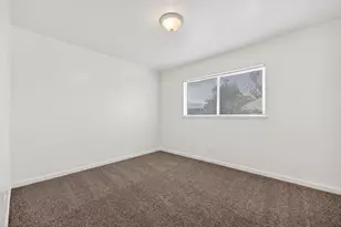 5204 Bradford Dr, Sacramento, CA 95820 - Photo 22