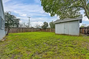 5204 Bradford Dr, Sacramento, CA 95820 - Photo 30