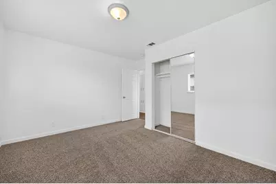 5204 Bradford Drive, Sacramento, CA 95820 - Photo 20