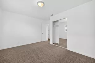 5204 Bradford Dr, Sacramento, CA 95820 - Photo 20