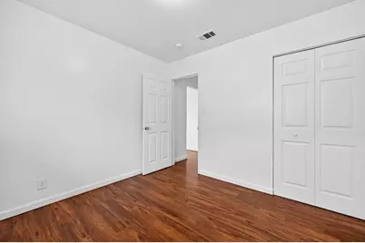 5204 Bradford Drive, Sacramento, CA 95820 - Photo 18