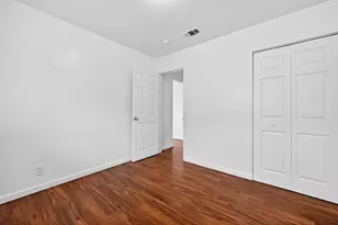 5204 Bradford Dr, Sacramento, CA 95820 - Photo 18