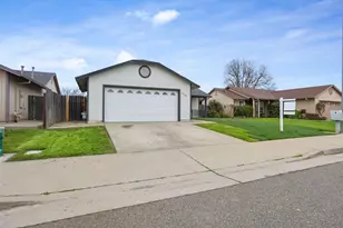 1049 Lake Park Ave, Galt, CA 95632 - Photo 2