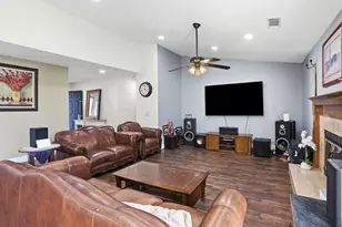 537 Elmwood Dr, Los Banos, CA 93635 - Photo 10