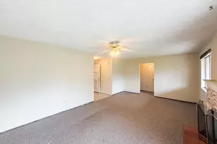 1118 Fallbrook Dr, Stockton, CA 95210 - Photo 6