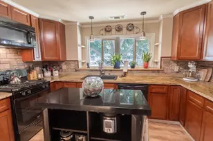 64 Michigan St, Yuba City, CA 95991 - Photo 2
